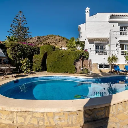 Olivos With Heated Pool * 네르하
