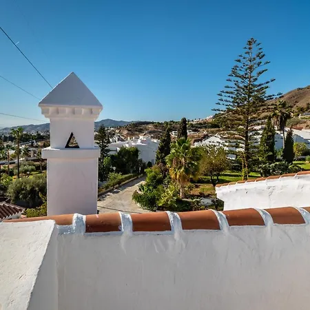 Villa Olivos, *