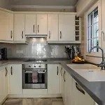Olivos With Heated Pool Villa